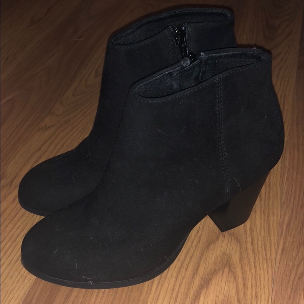 Cute suede booties!